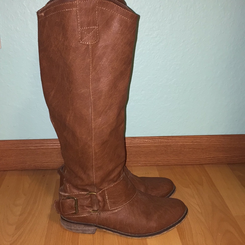 Breckelle’s brown knee length boots